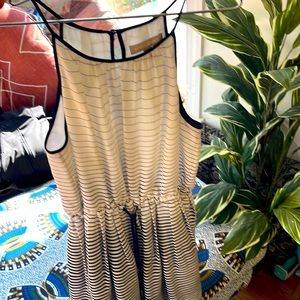 Amazing flowy dress - worn once only!!!!! 4 petite